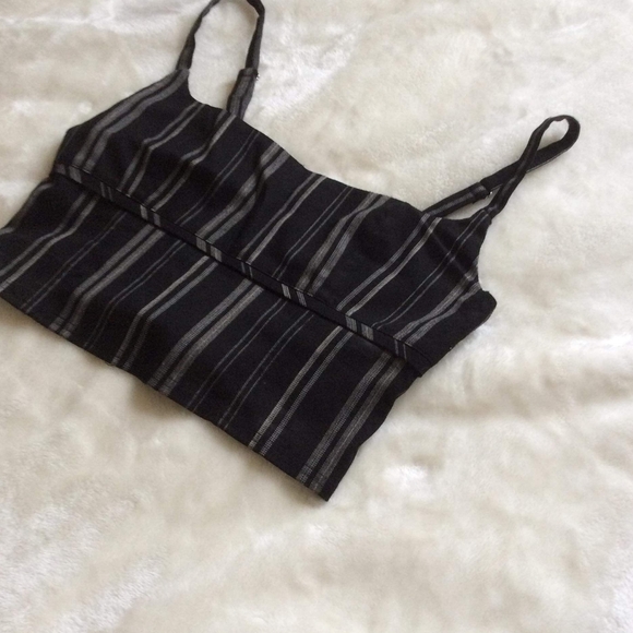 Urban Outfitters Large Crop Top - Picture 3 of 10